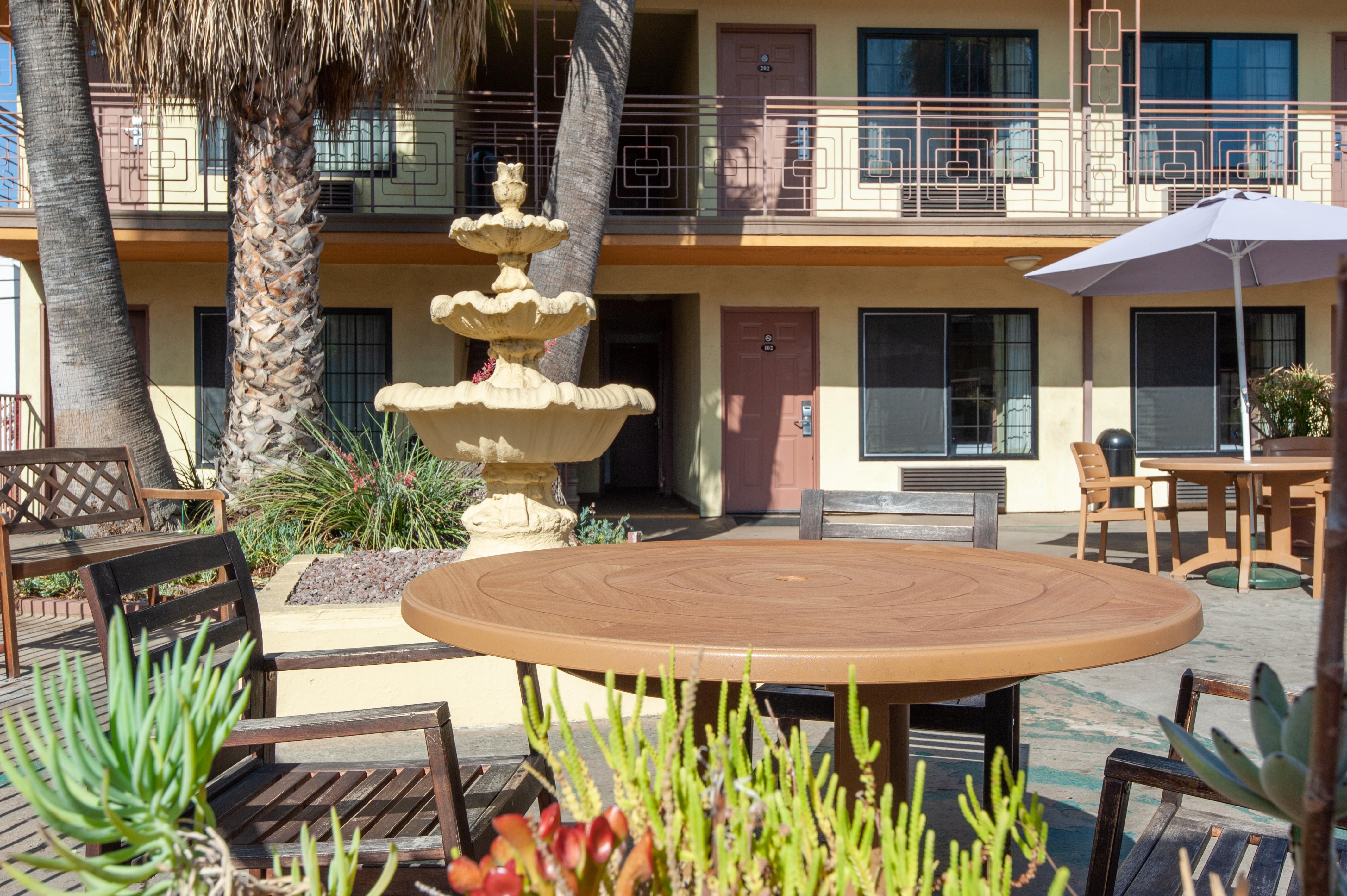 Studio City Court Yard Hotel Eksteriør billede