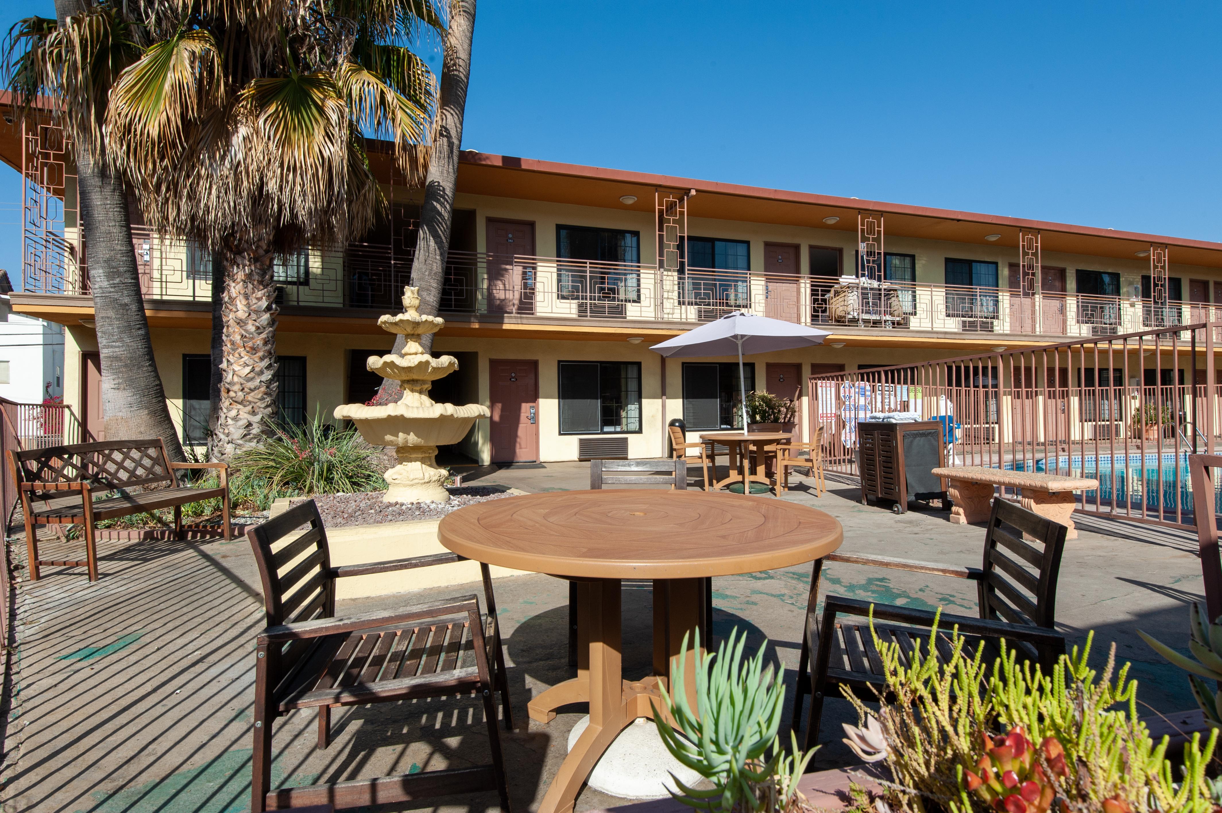 Studio City Court Yard Hotel Eksteriør billede