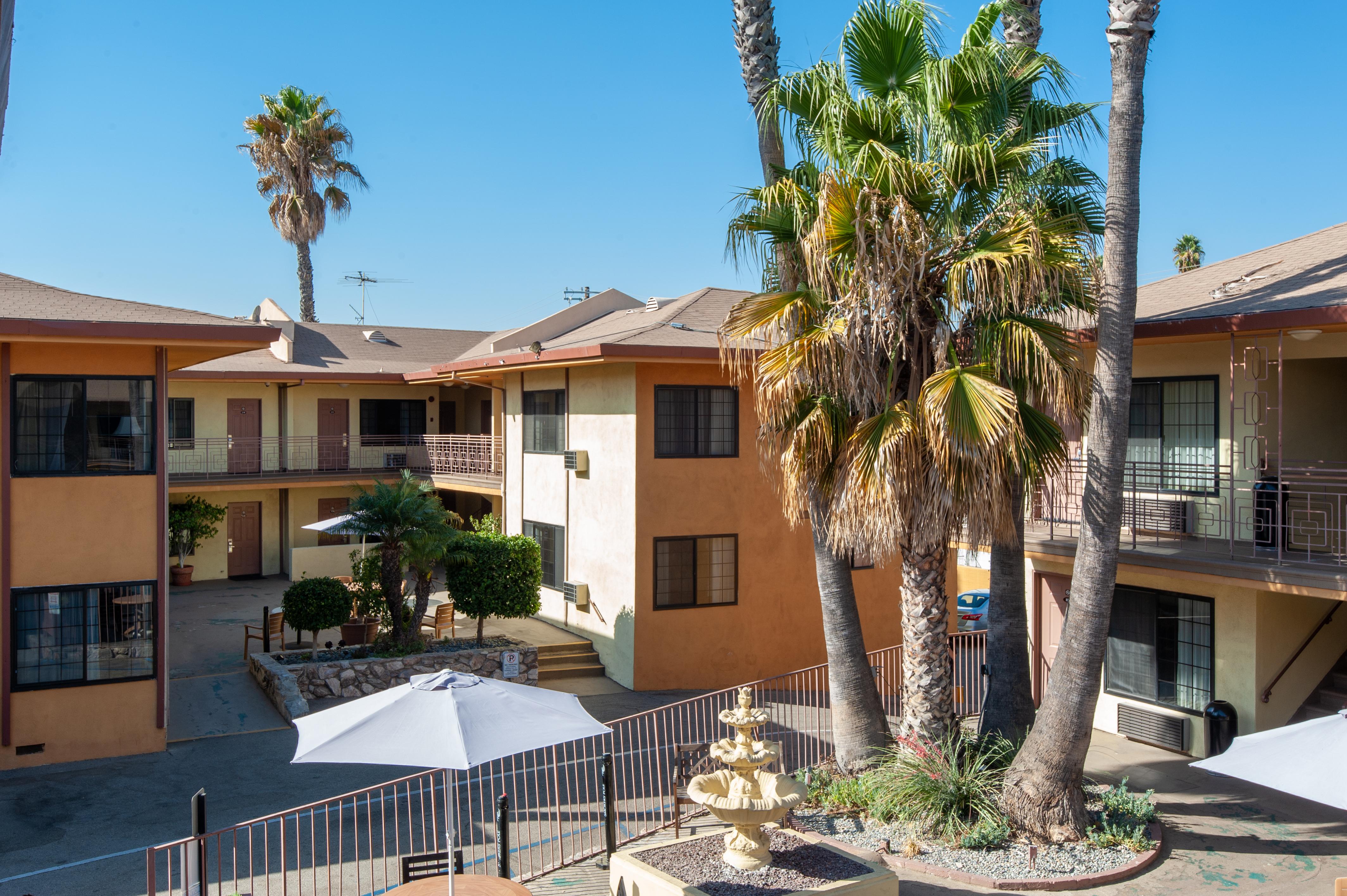 Studio City Court Yard Hotel Eksteriør billede