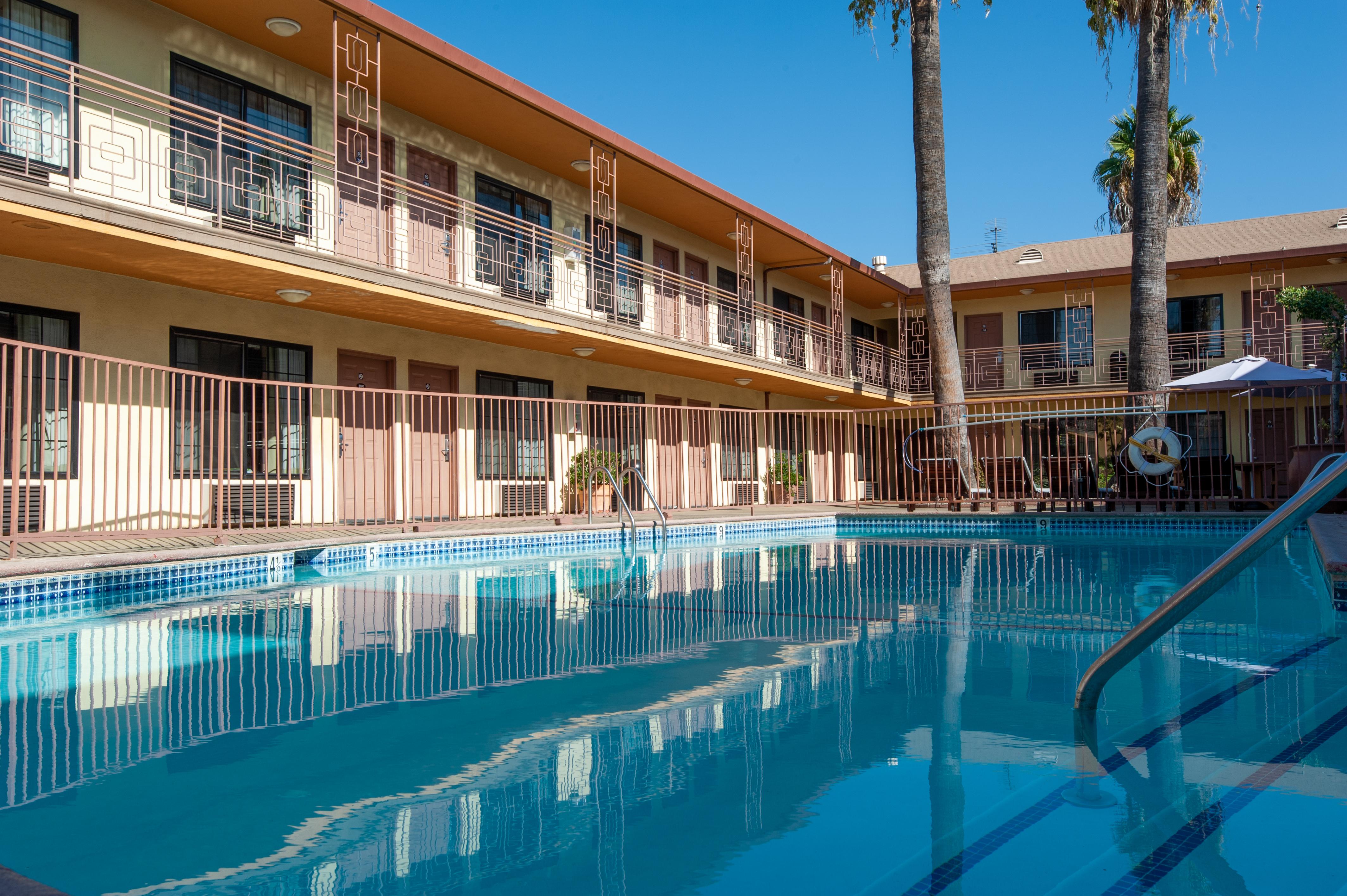 Studio City Court Yard Hotel Eksteriør billede