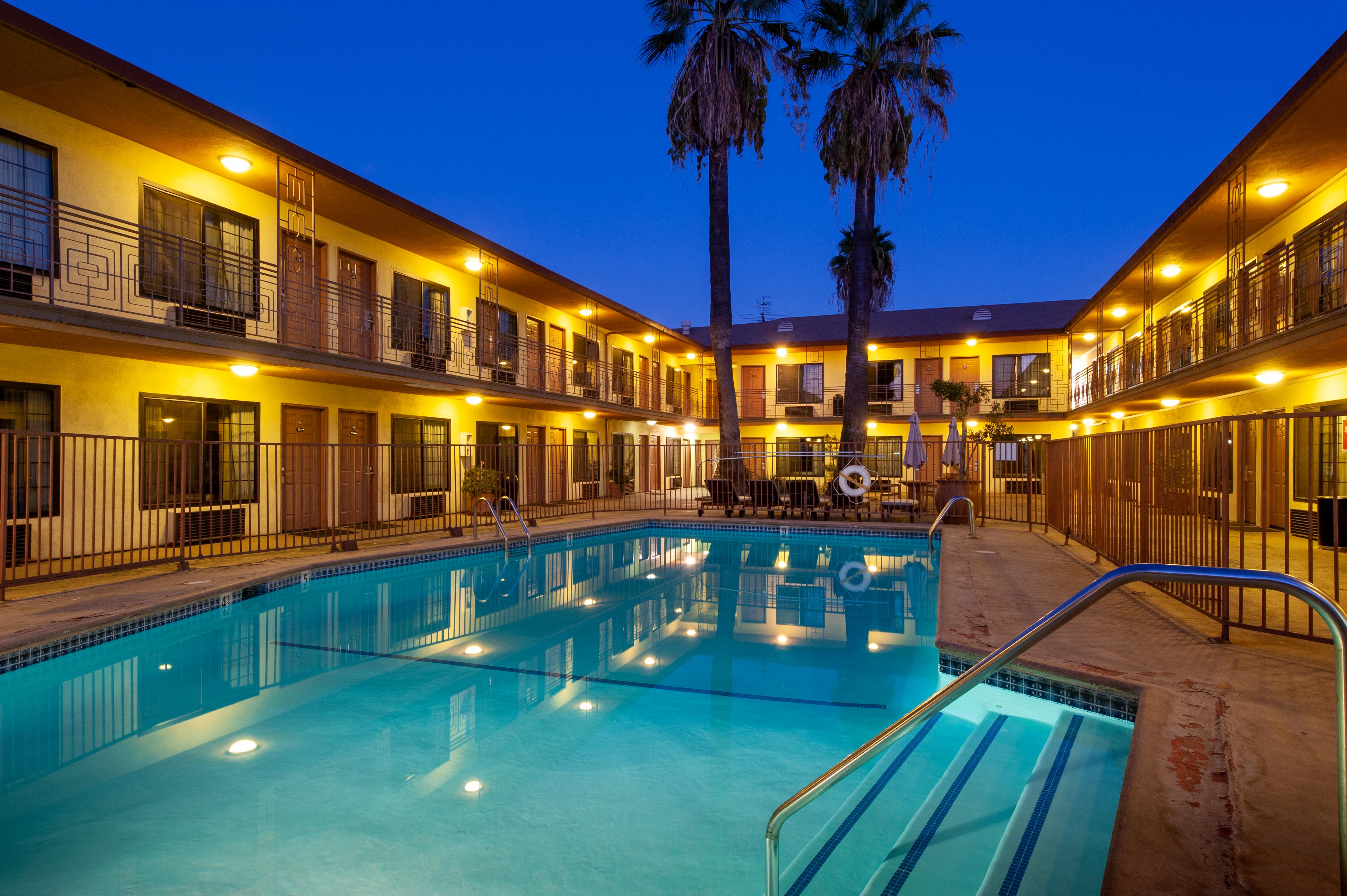 Studio City Court Yard Hotel Eksteriør billede